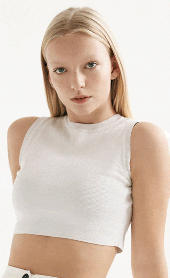 Linda Mohnke<br /><span class="model-data-overview">EU 178cm | US 5′ 10 »</span>