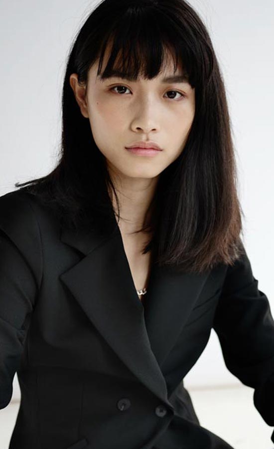 Rulan Liang<br /><span class="model-data-overview">EU 171cm | US 5′ 7 »</span>