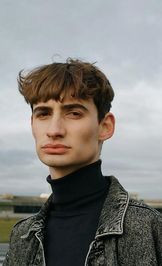 Emanuel Tushi<br /><span class="model-data-overview">EU 193cm | US 6′ 4“</span>