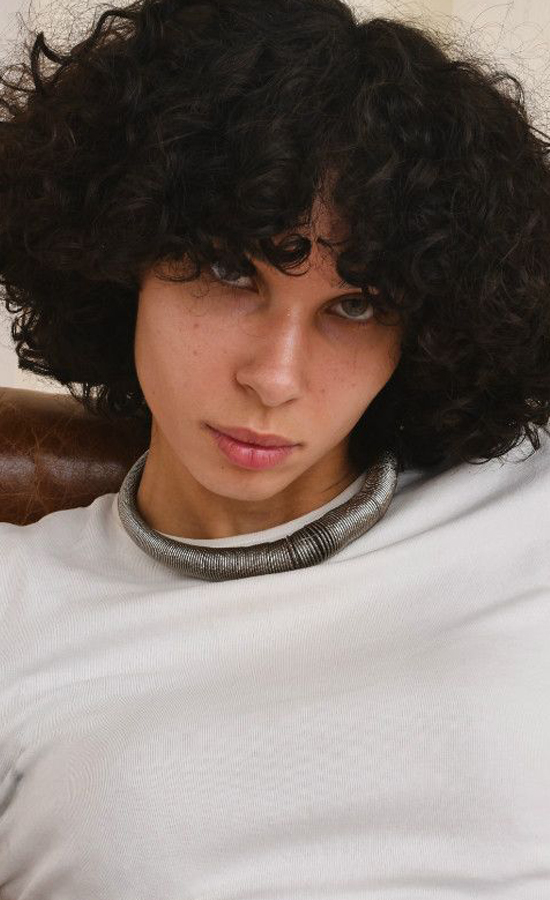 Chérine Hanique – Model bei CM Models, blaue Augen, schwarze Locken